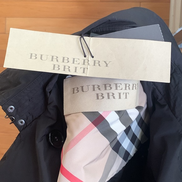 Burberry trench coat - Picture 9 of 10